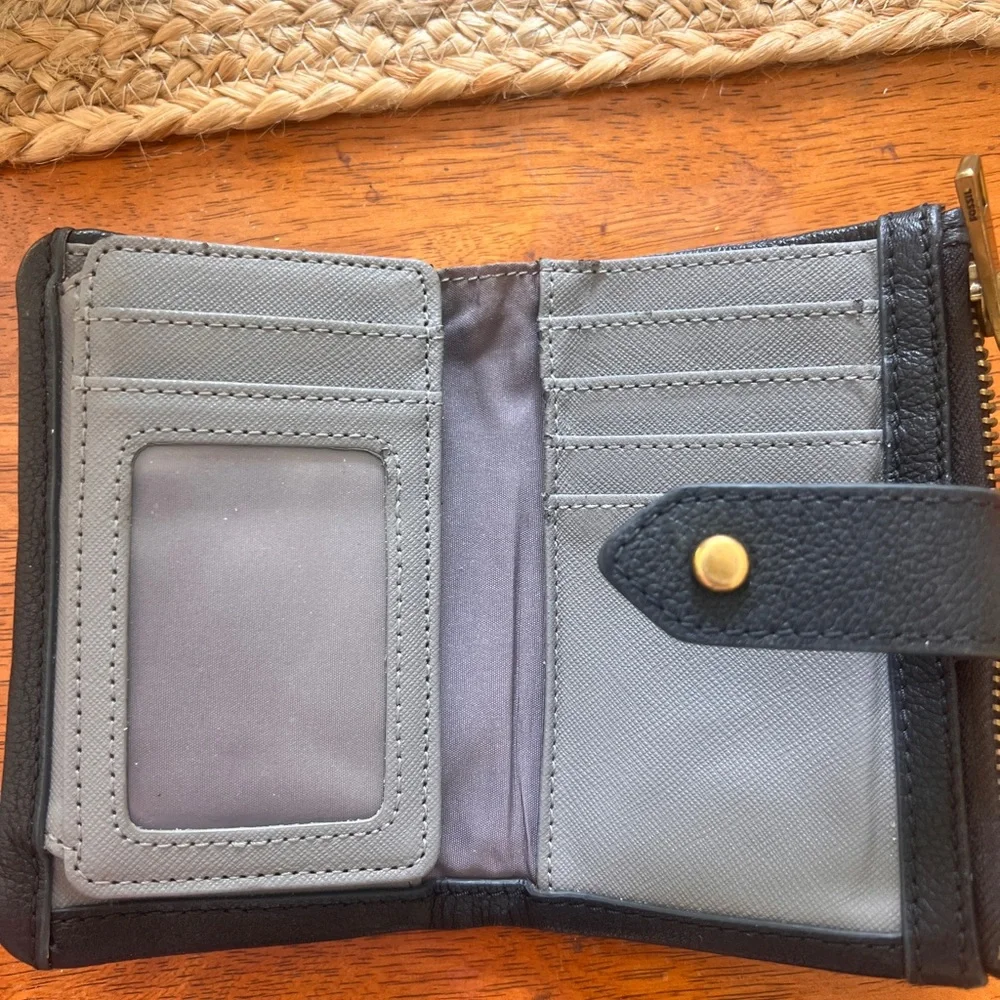 Fossil Lainie Multifunction Black Pebbled Leather Wallet - Picture 3 of 8